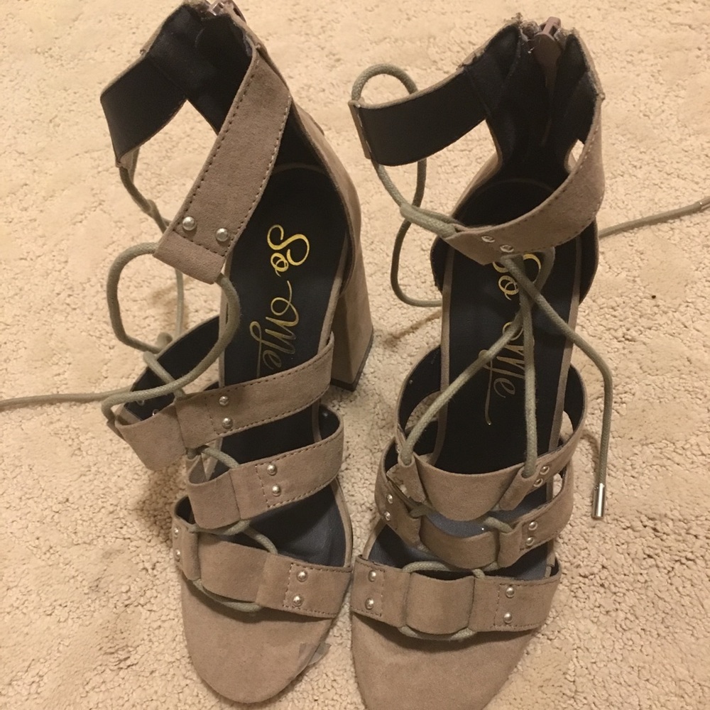 Grey Heels - Picture 2 of 4